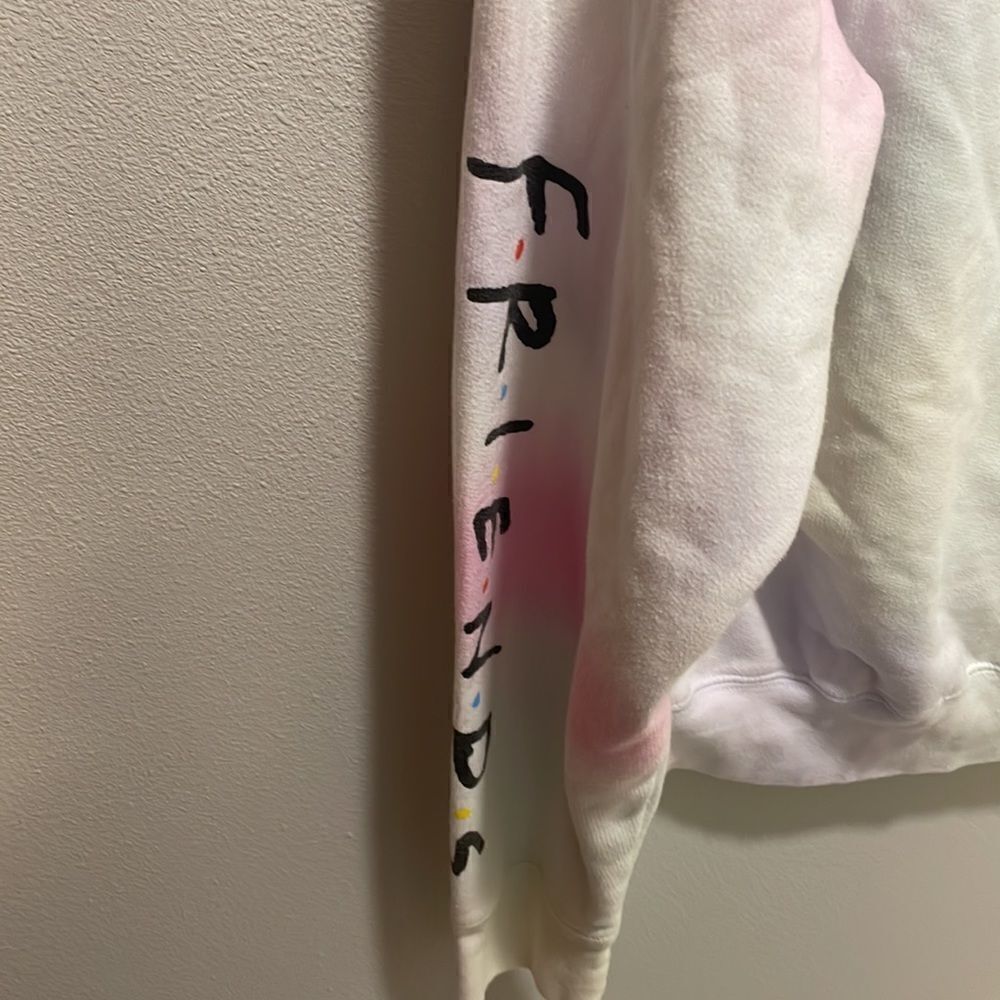 Nwot Friends tie dye woman’s sweatshirt - Picture 10 of 11